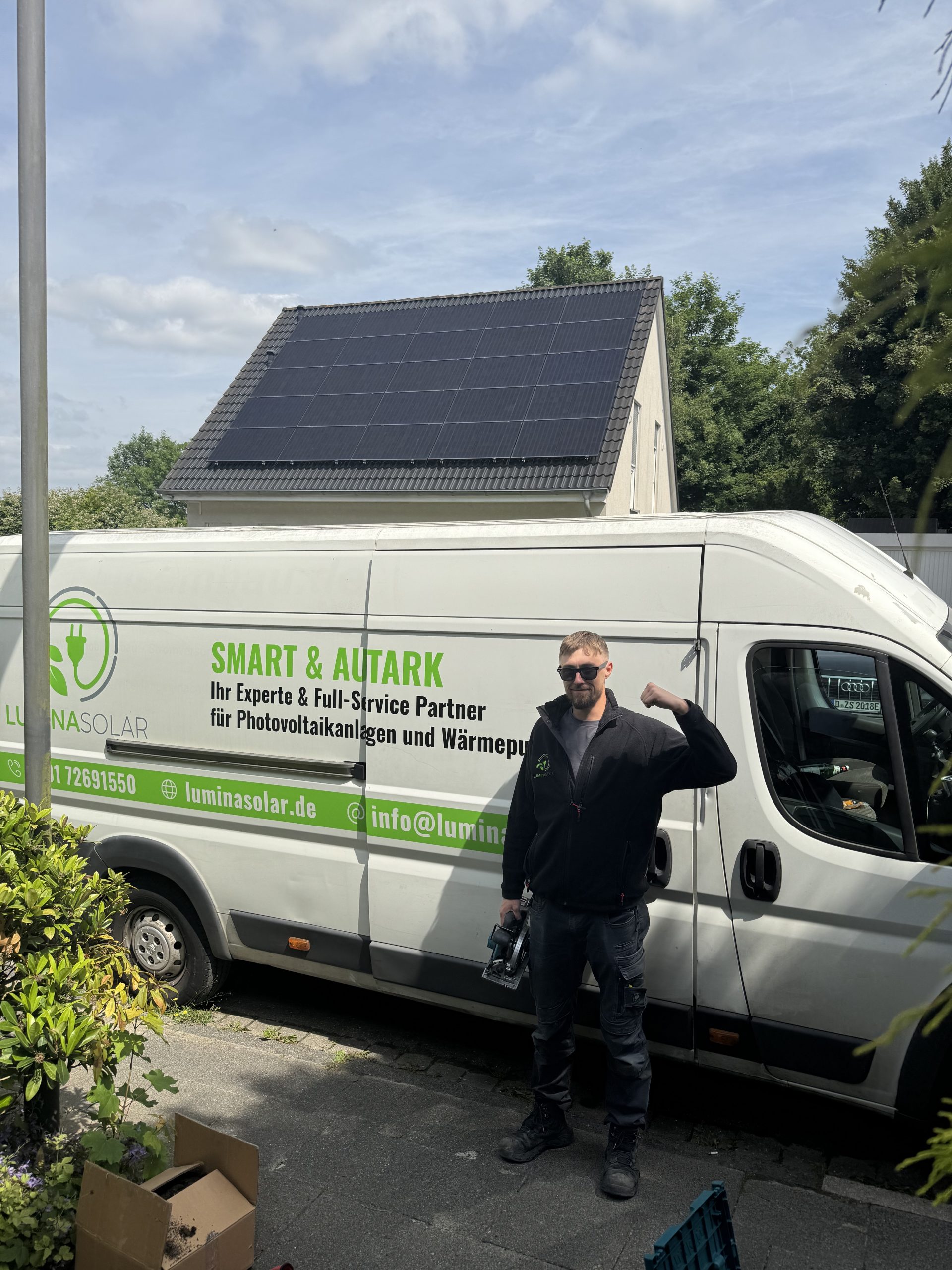 Montage einer PV-Anlage durch das Lumina Solar Team